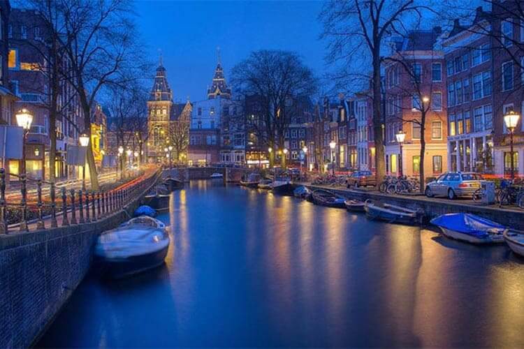 امستردام (هولندا)